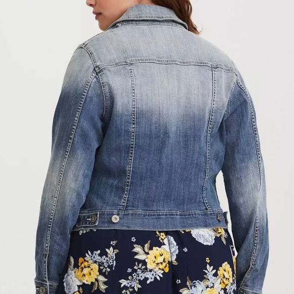 Torrid Faded Distressed Stretch Denim Jacket 4X - Picture 7 of 9